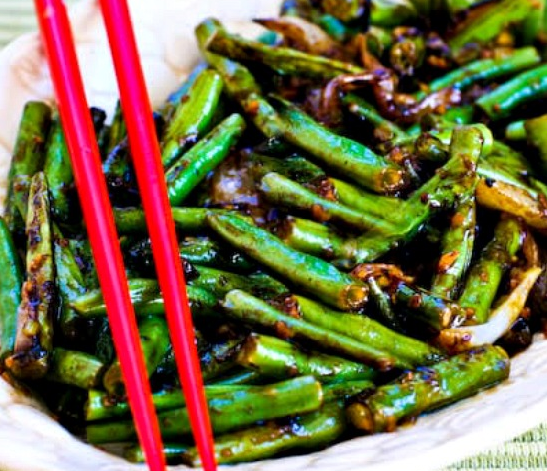 World’s Easiest Garlicky Green Beans Stir Fry